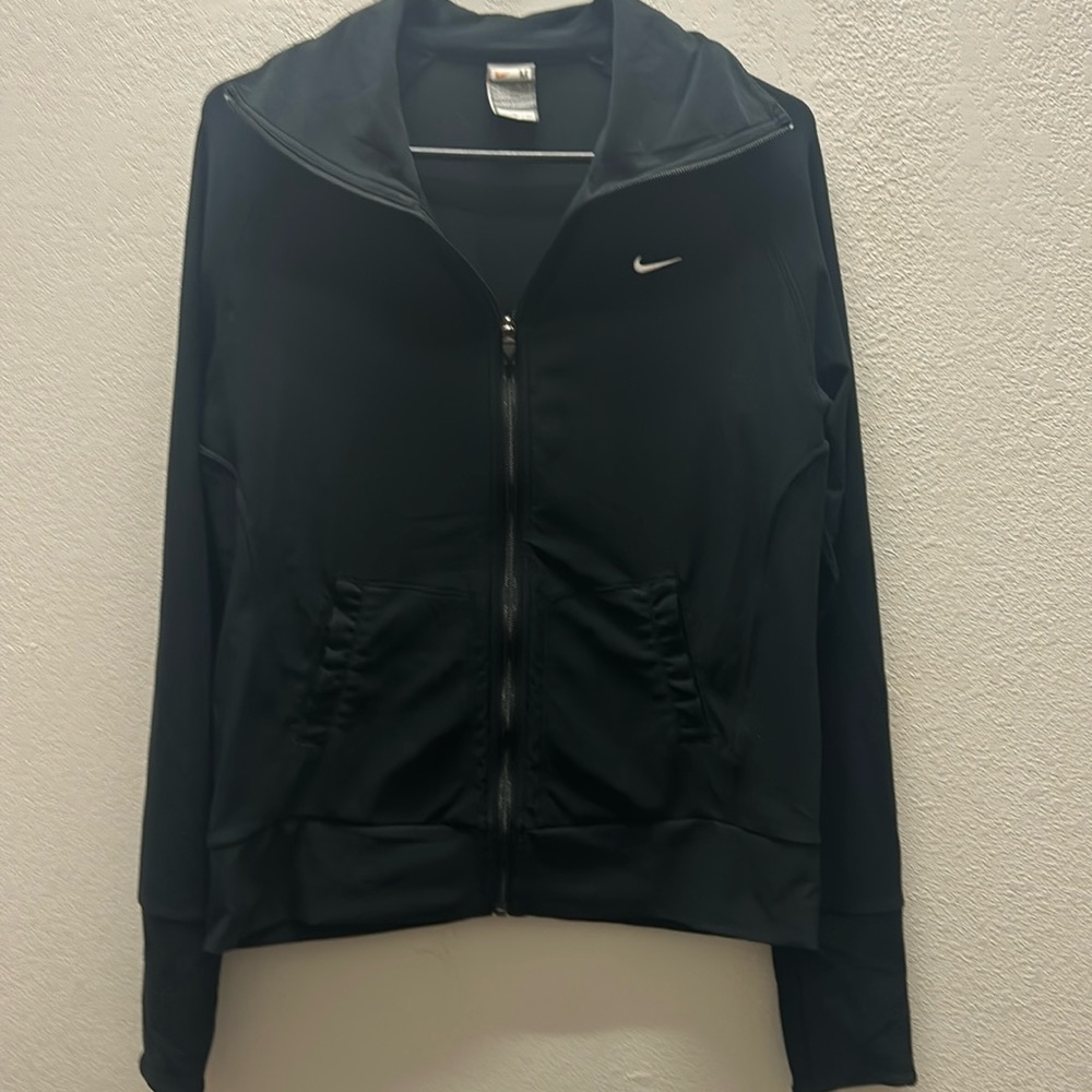 Nike fit dry women’s M.Soft long cuff.Small inside key pocket. Great condition